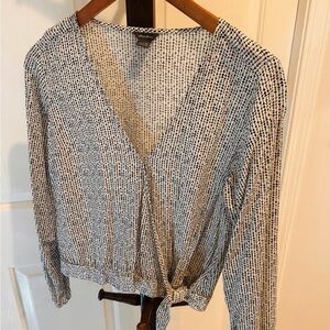 Eddie Bauer White and Black Faux Wrap Tie Top Sz XS V Neck